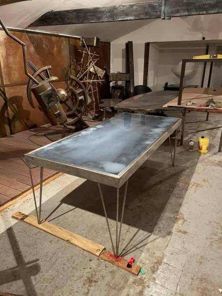 Création d'une table en inox et en bois à Martigues