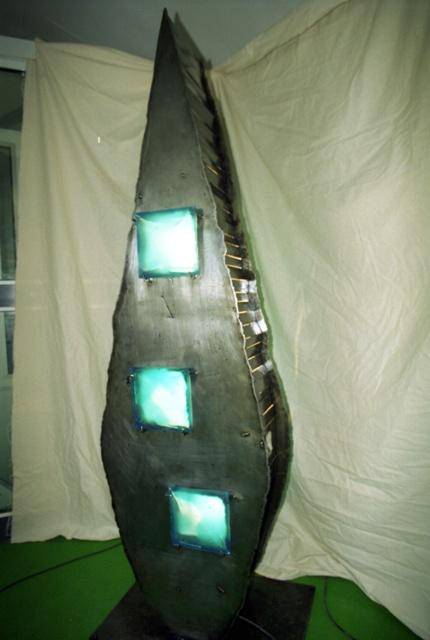 MENHIR en fer et verreries Perses