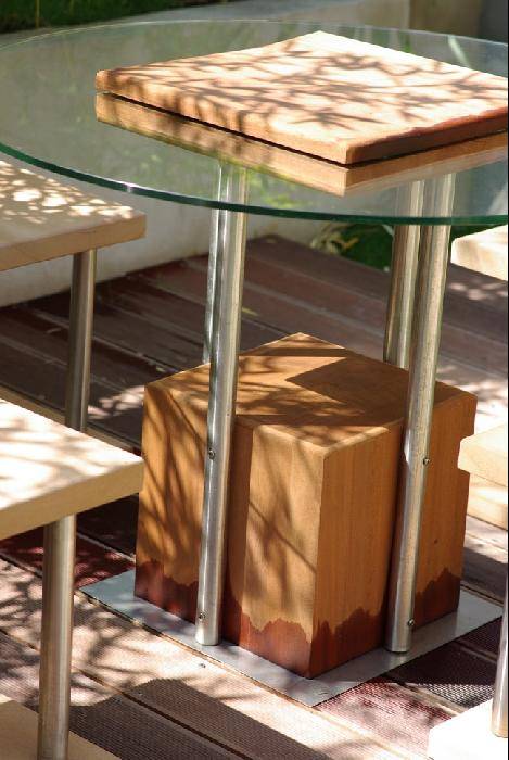 Mobilier de jardin en métal et bois à Martigues