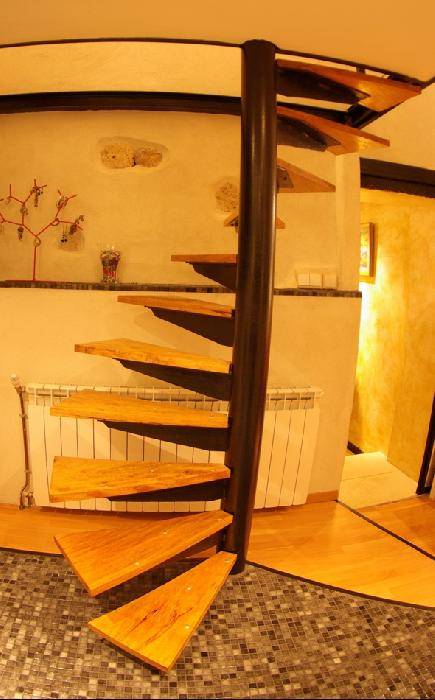 Création de pièces artistiques sur mesure au design contemporain et avec matériaux recyclés Marseille Bouches-du-Rhône