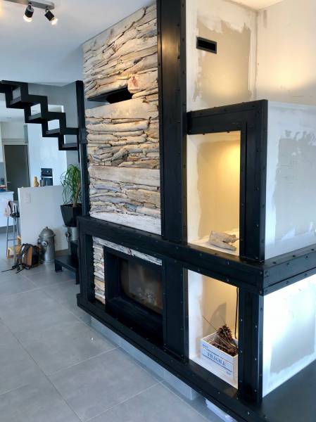 Habillage cheminée bois flotté à Carry le Rouet