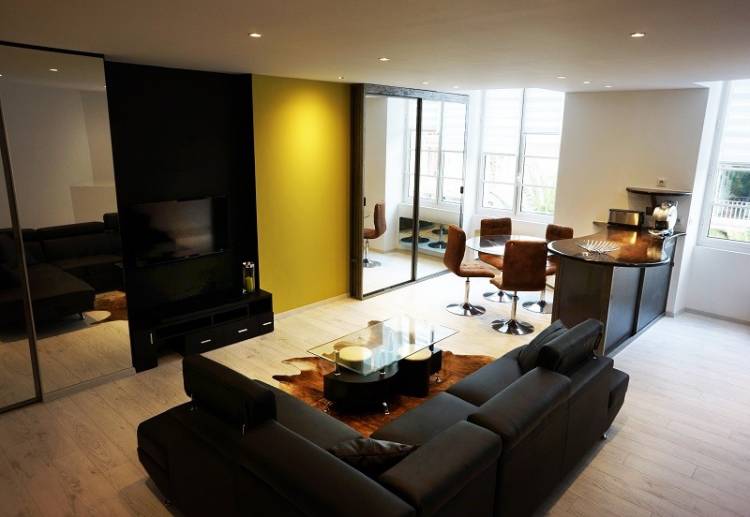 Fabrication de portes de placards en métal et en verre