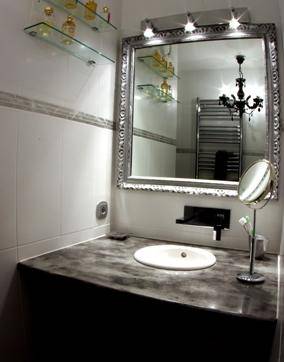 CREATION D ELEMENTS DE SALLE DE BAIN DESIGN A SANARY