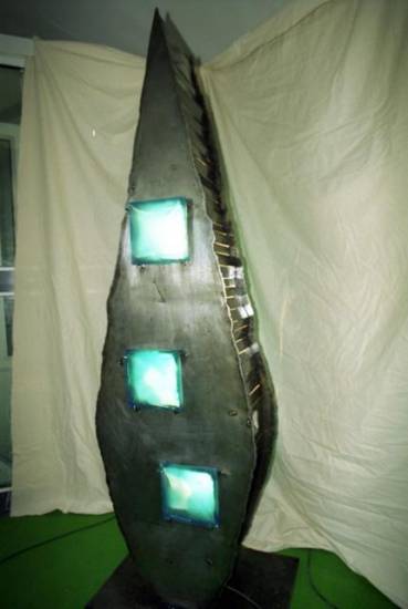 MENHIR en fer et verreries Perses